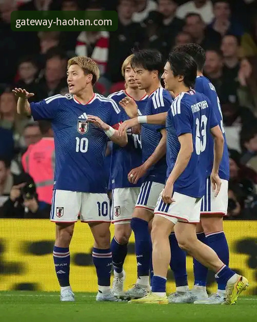 揭秘英格兰0-1惨败日本：7万球迷震怒背后的真相